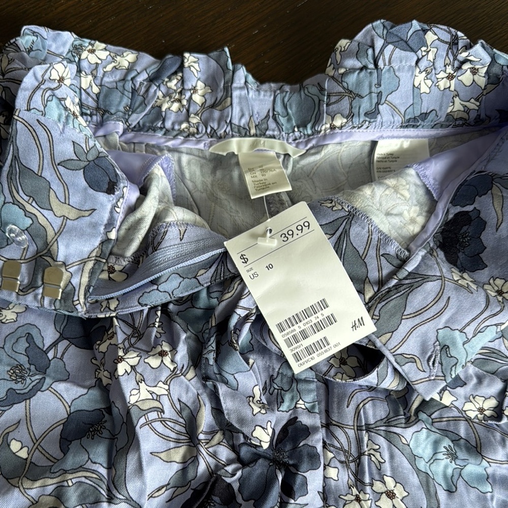 H&M High Waist Gray and Black Shorts - Picture 3 of 4